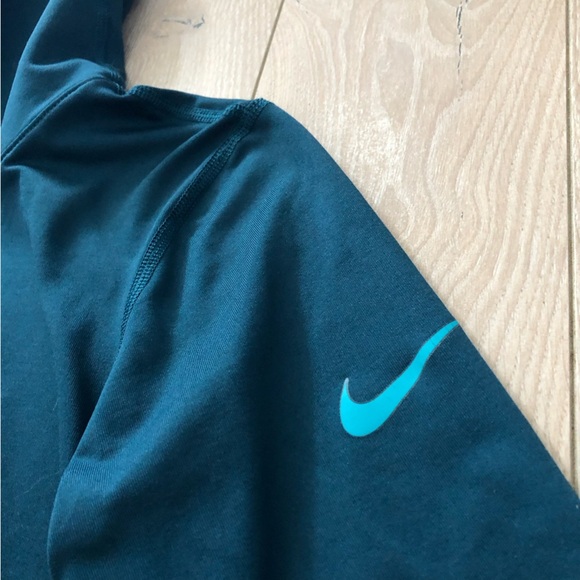 Nike Pro Dri-Fit Running Long Sleeve Top with Thumb Holes in EmeraldGreen Size M - Picture 4 of 12